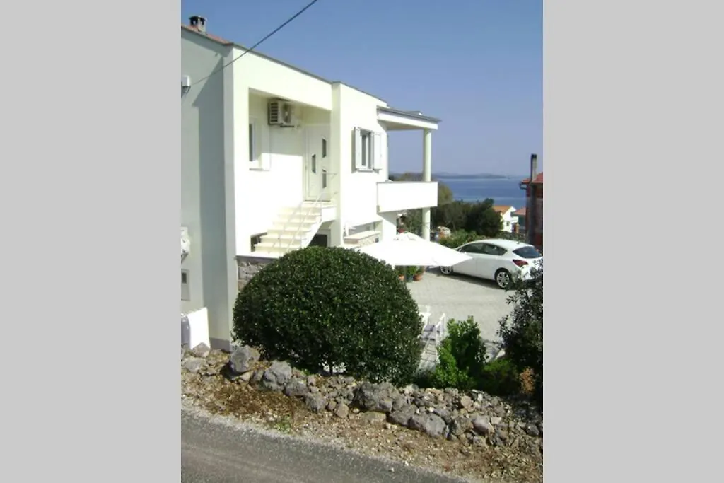 Apartment Flowers House On The Island Dugi Otok Zman